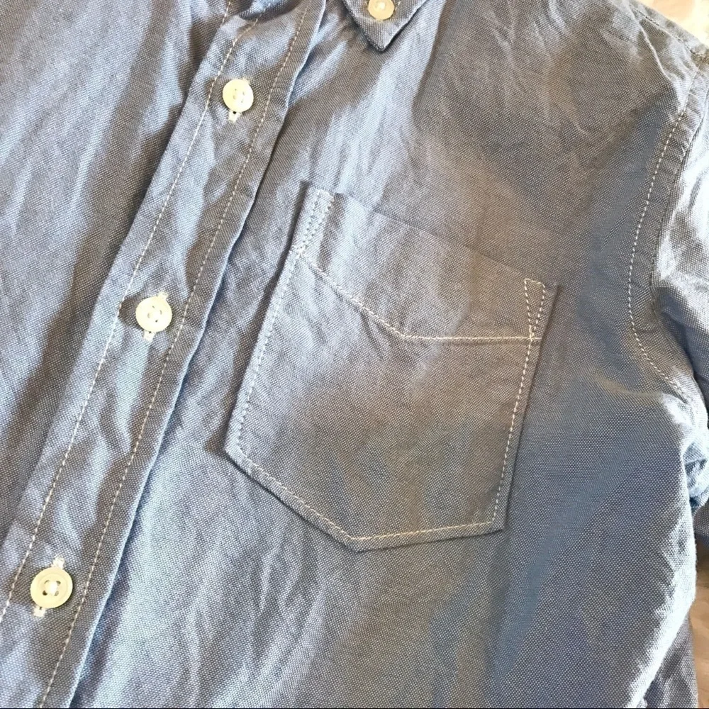 GAP Chambray Light Blue Button Down Dress Shirt